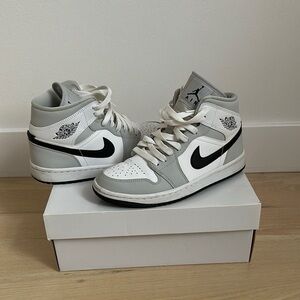 smokey grey jordan 1s high top
• supa cute. just dont fit me